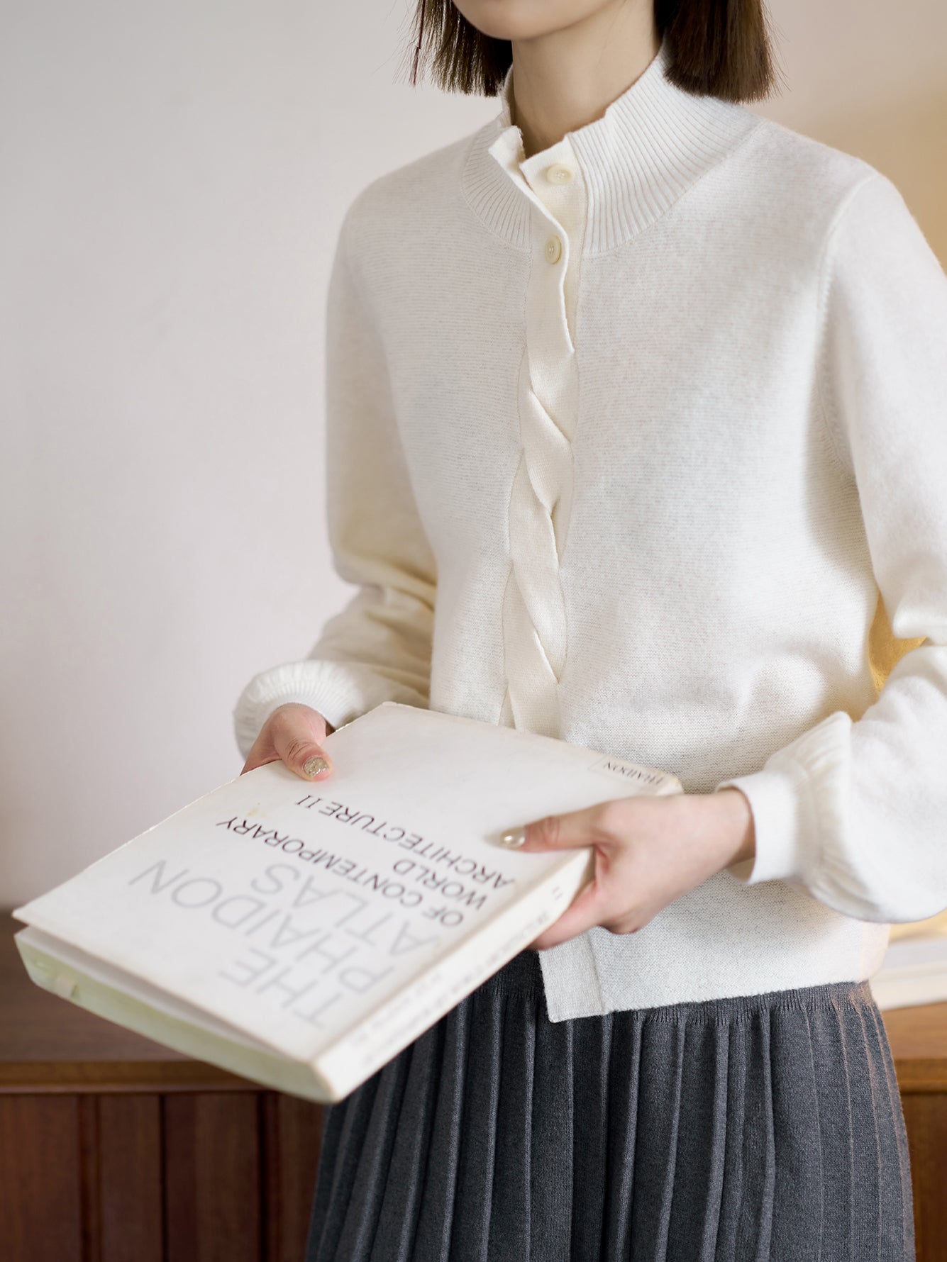 High-neck knot design knitwear in 3 colors