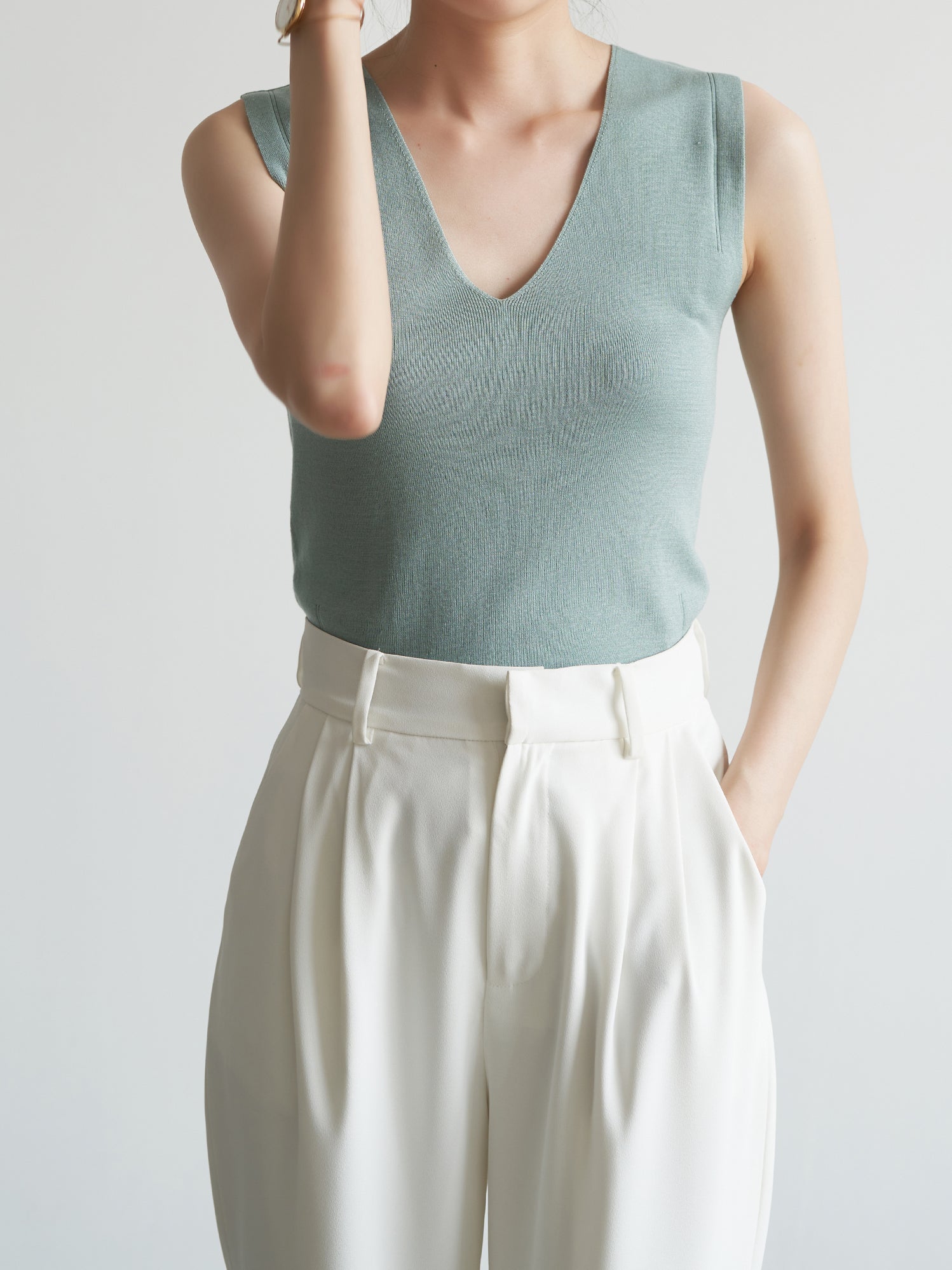 V-neck simple knit tank top in 5 colors