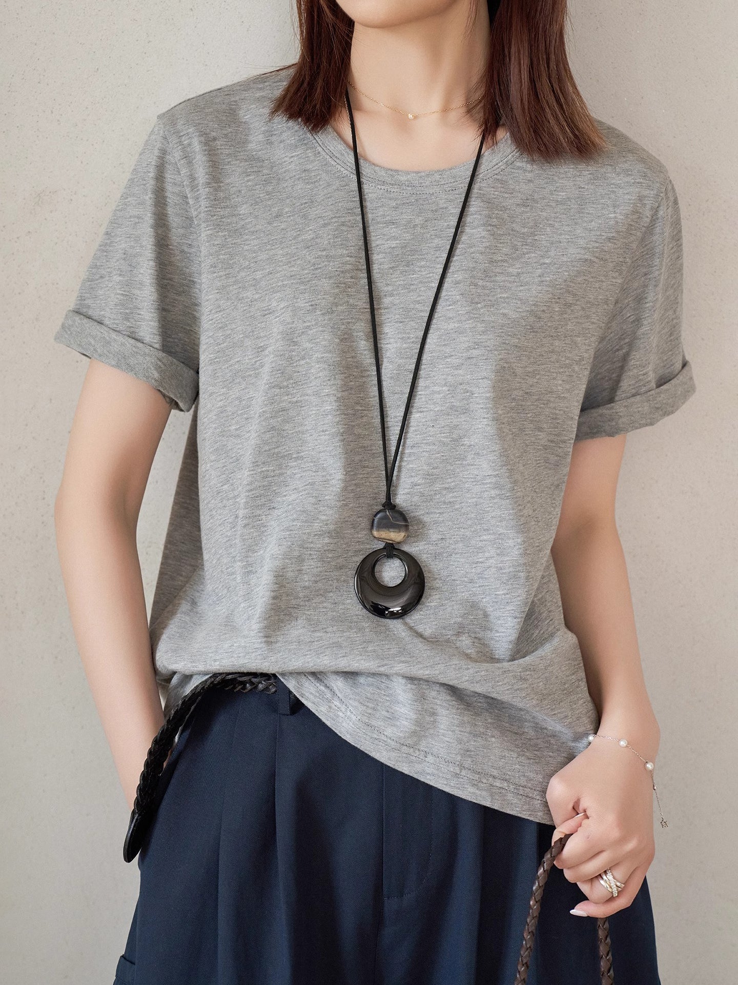 Basic cotton T-shirt in 2 colors