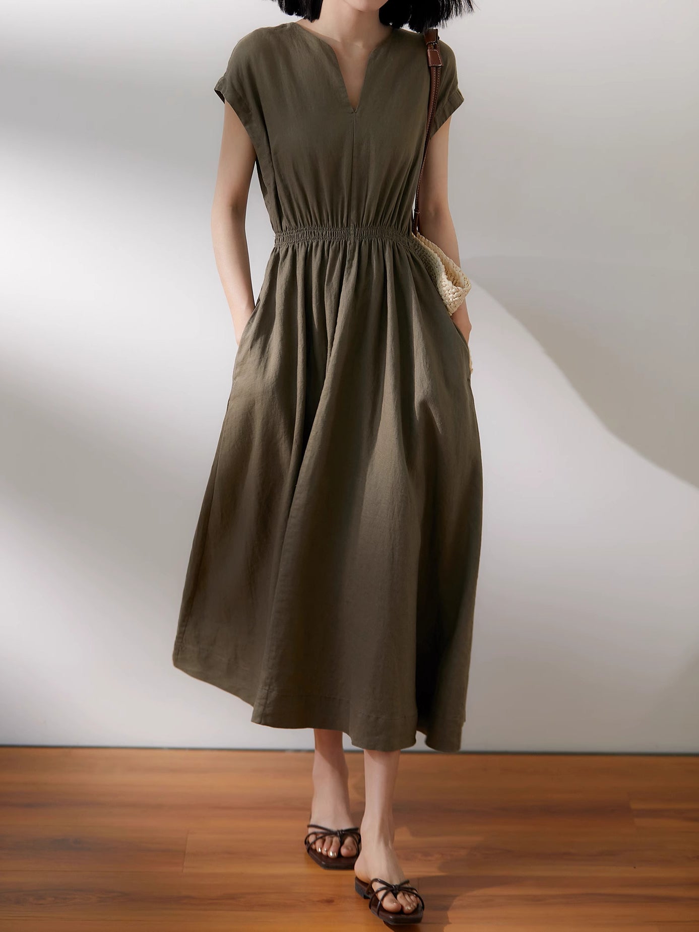 Key neck gathered dress, 2 colors