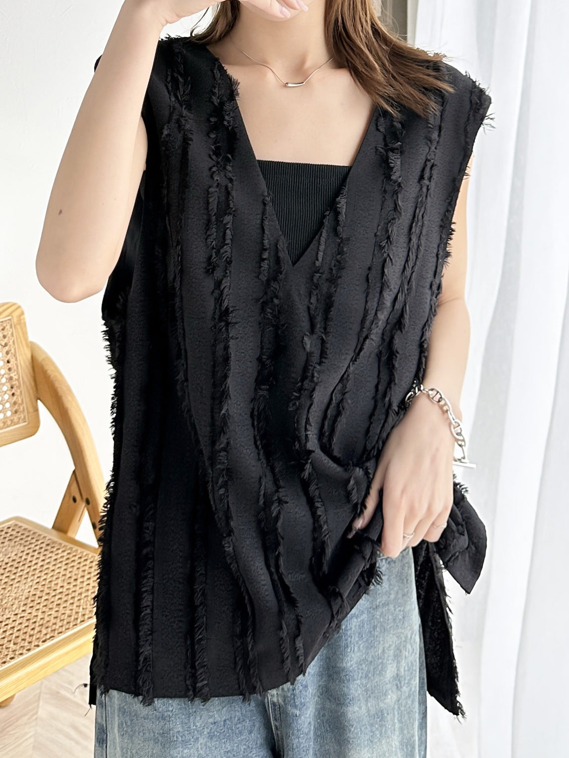 Front and back 2-way cut jacquard fringe deep V-neck vest (2 colors)