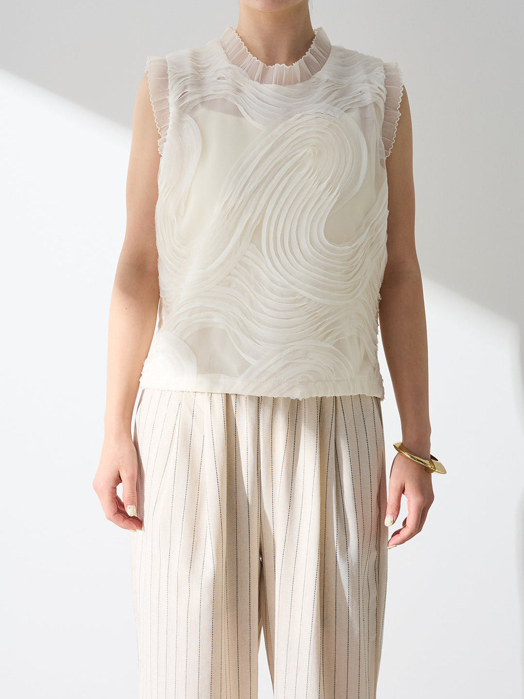 Nuanced pattern frill sheer vest in 2 colors