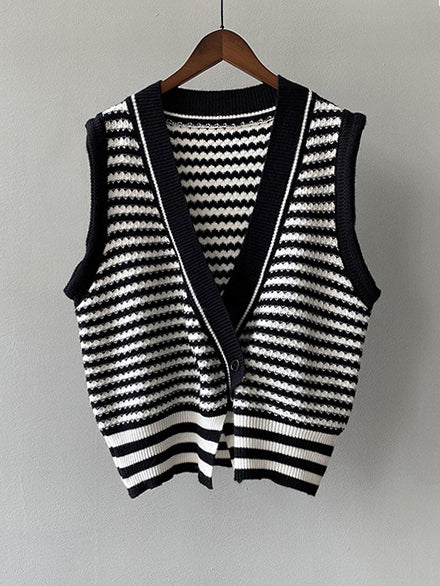 Striped knit vest in 2 colors