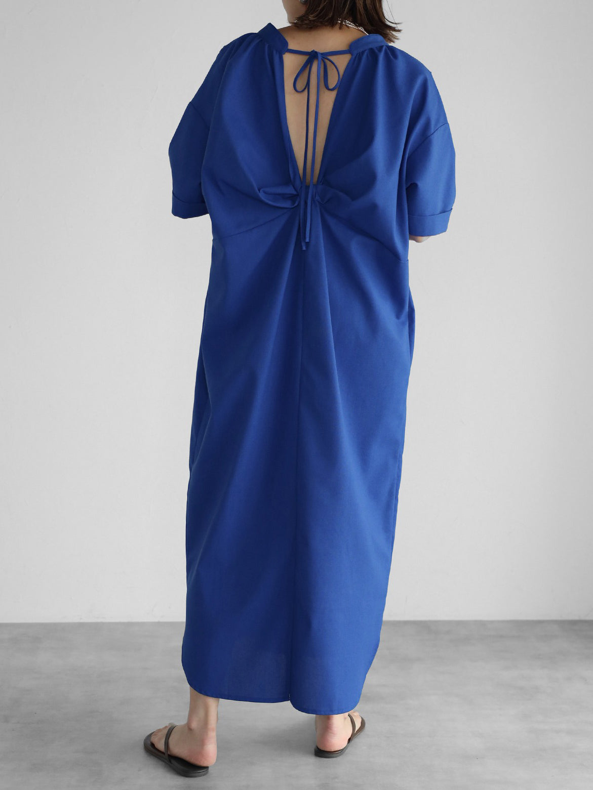 Back design V-neck dress