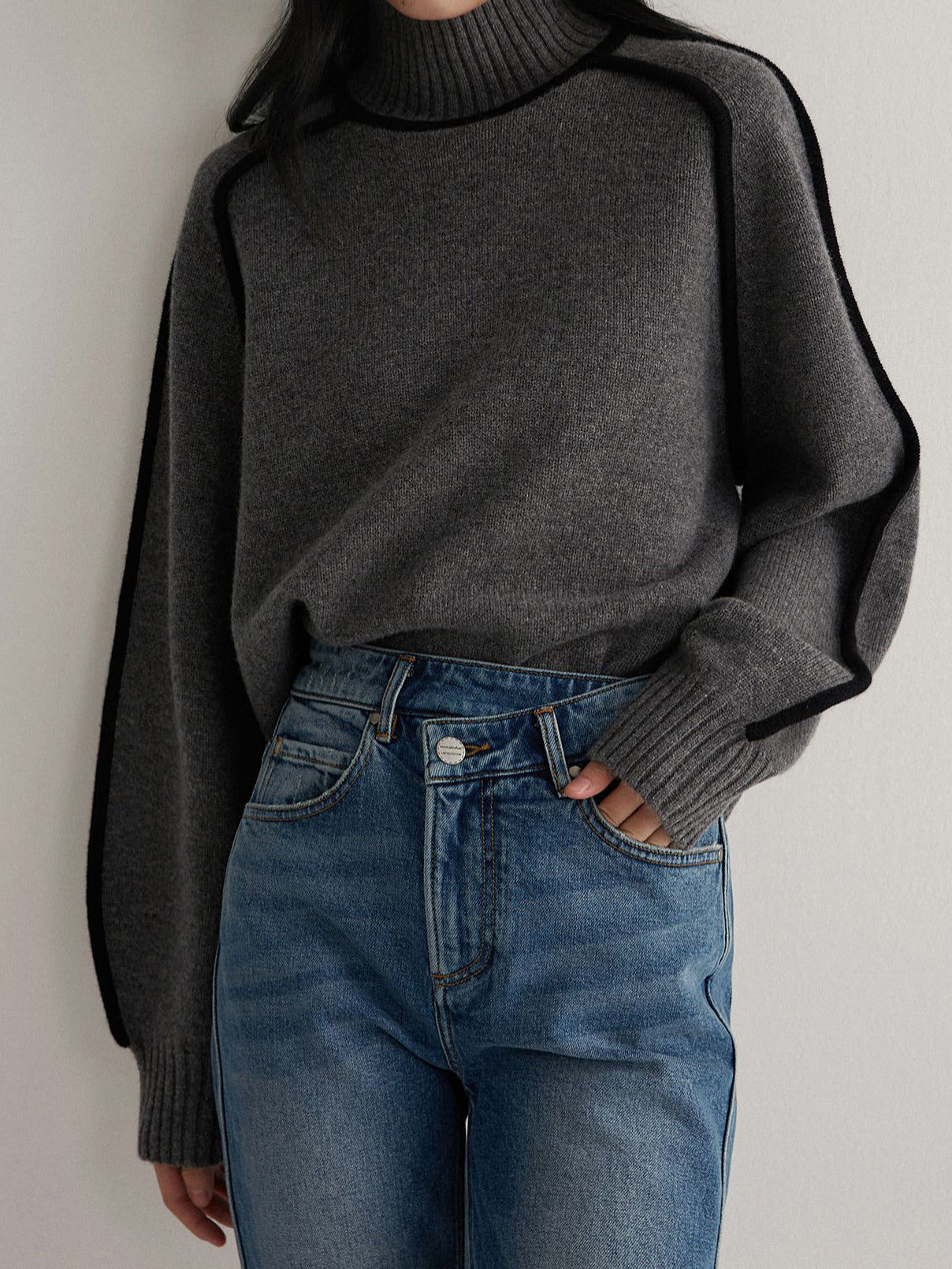 Two-tone design turtleneck sweater, 4 colors