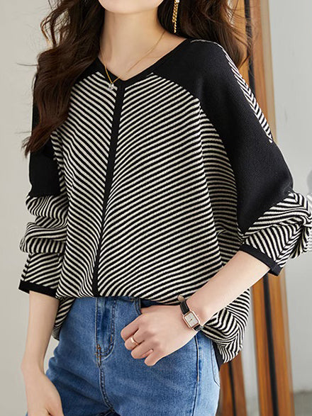 Color-coordinated striped docking knit, 2 colors