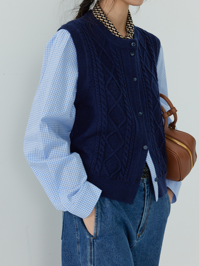 Mixed-material Aran knit cardigan in two colors