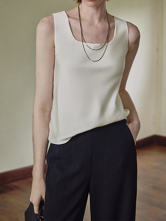 Square V-neck 2-way satin tank top in 2 colors