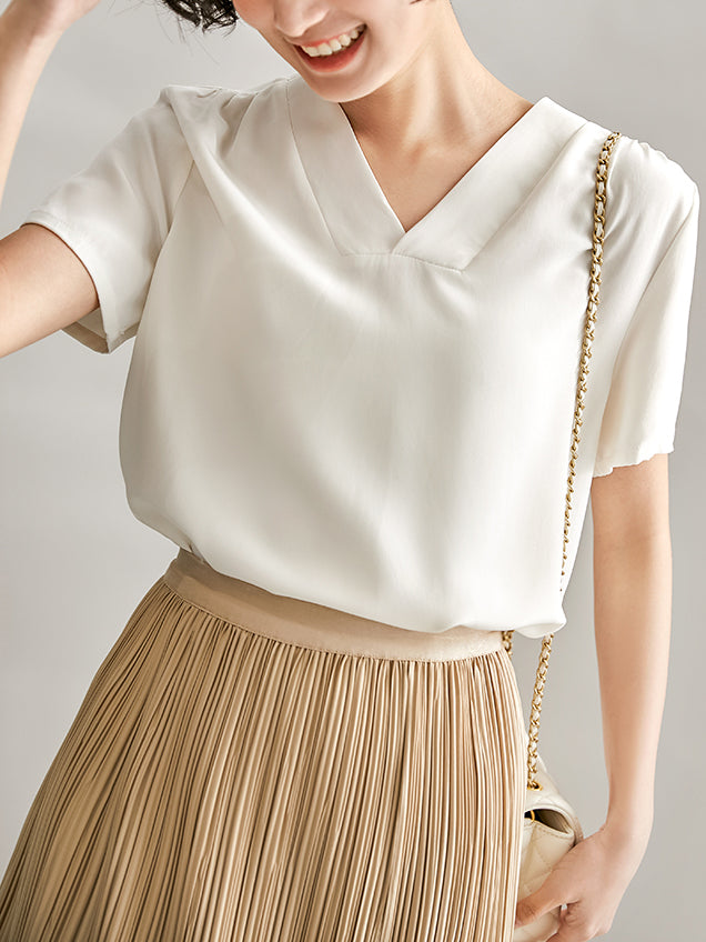 V-neck shoulder gathered blouse in 2 colors