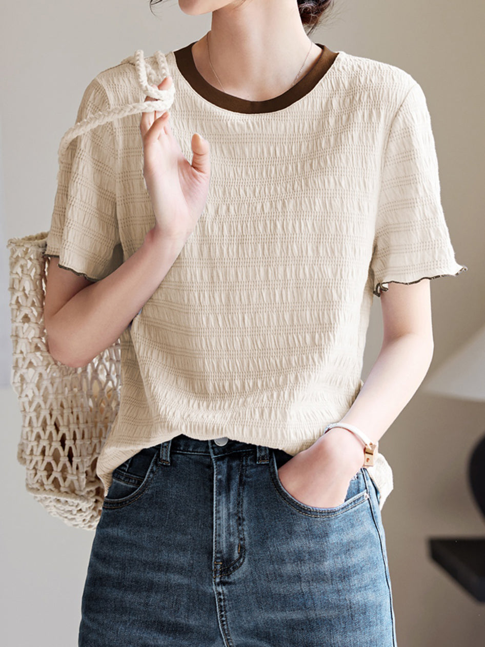 Color-coordinated shirred mellow T-shirt in 2 colors