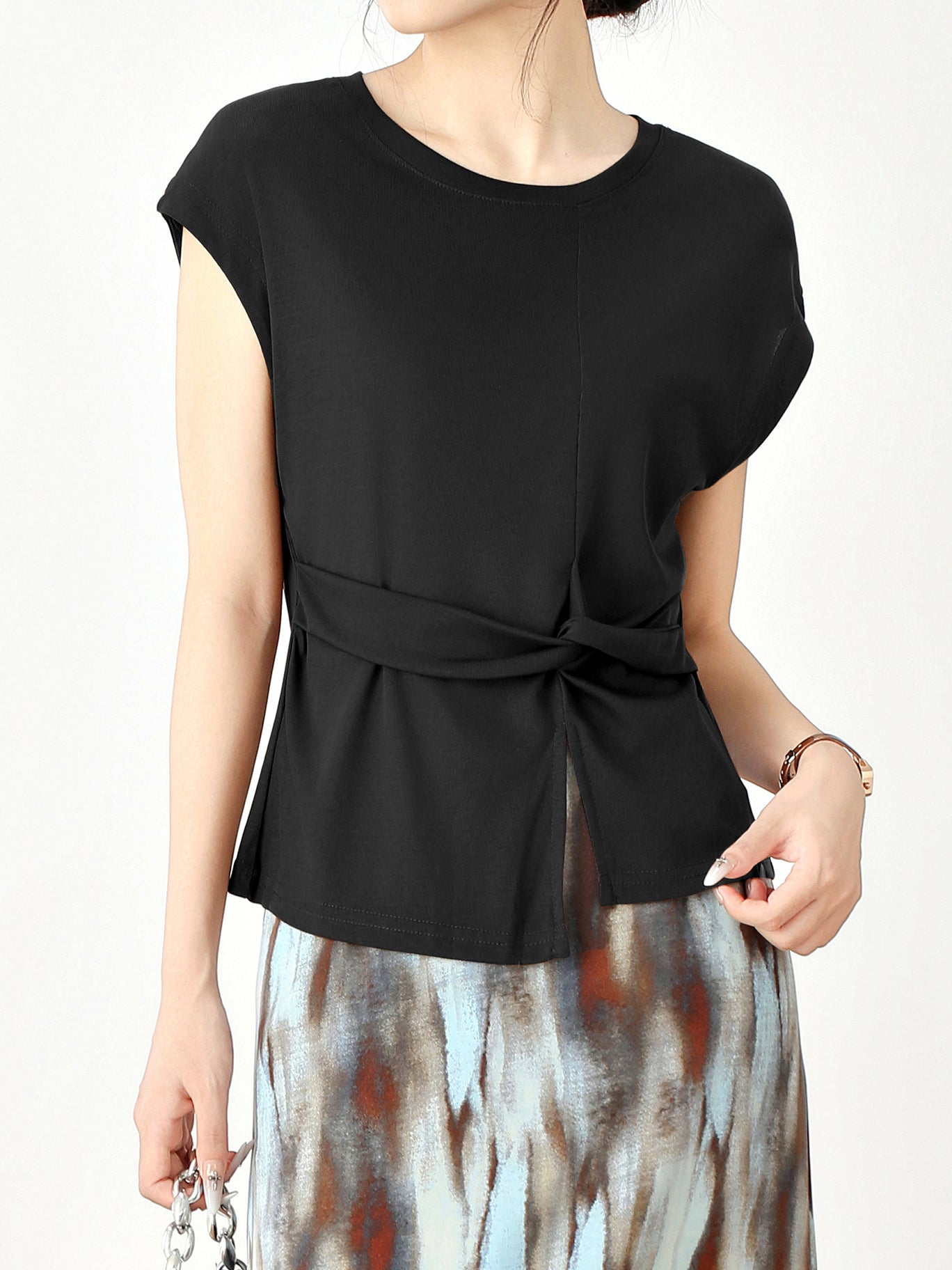 Front slit knot T-shirt (2 colors)