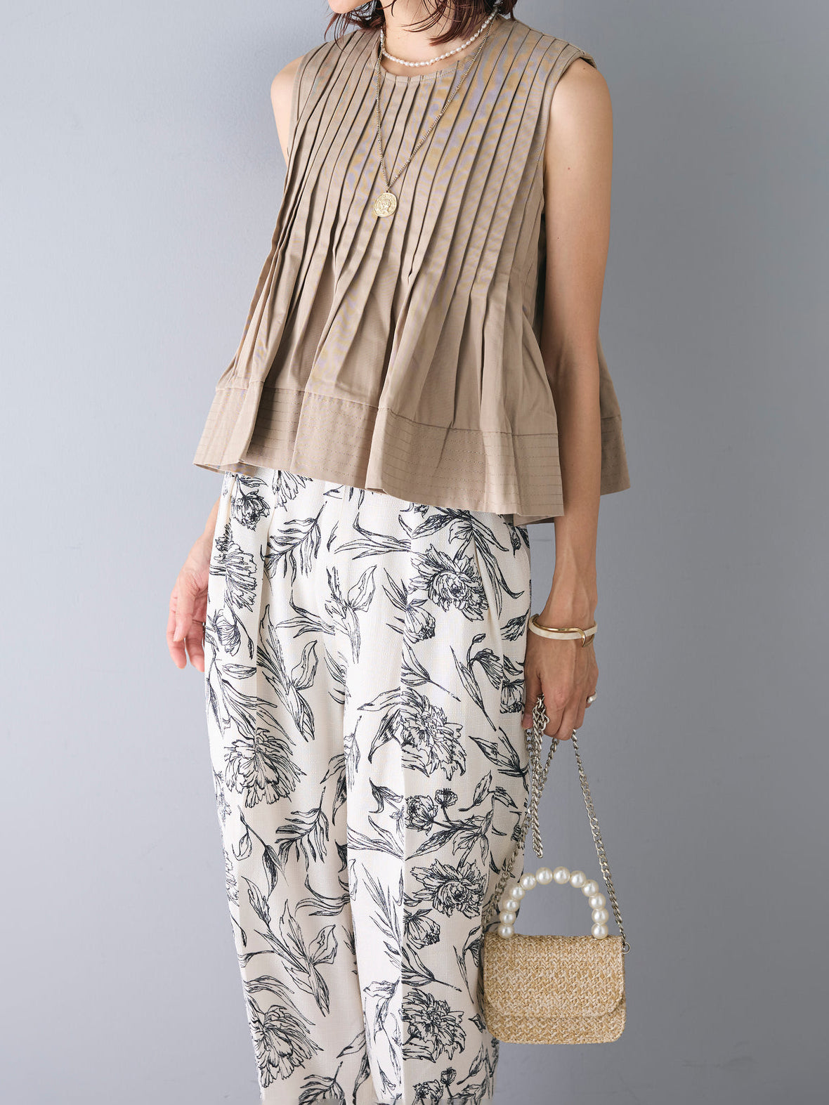 Pintuck sleeveless blouse in 3 colors