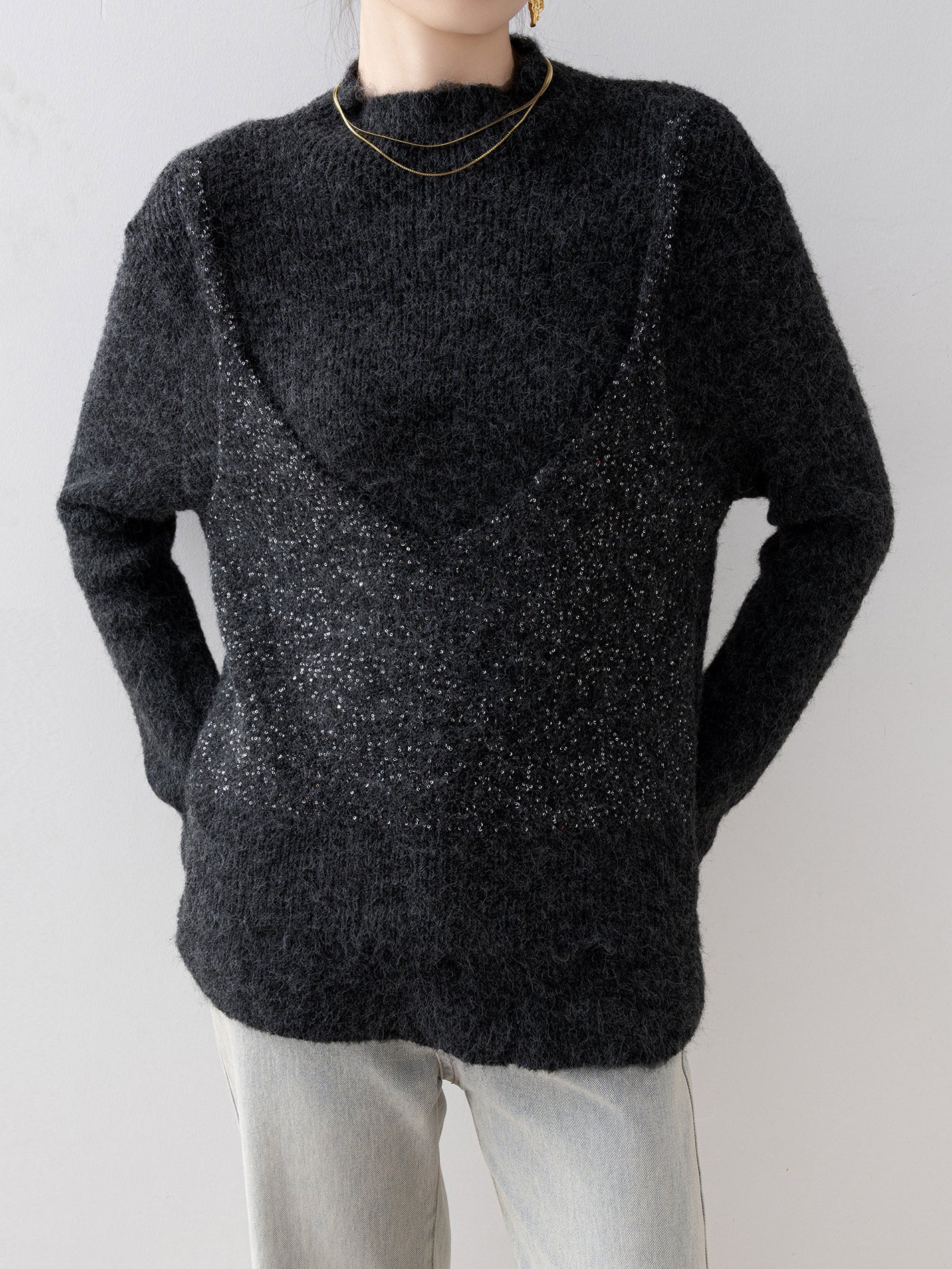 Sequined cami layered knit in 2 colors