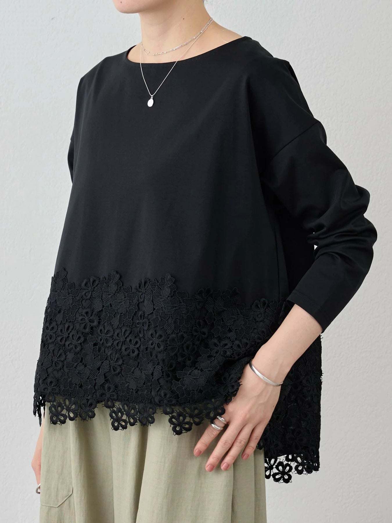 裾レースコットンカットソー　2色入