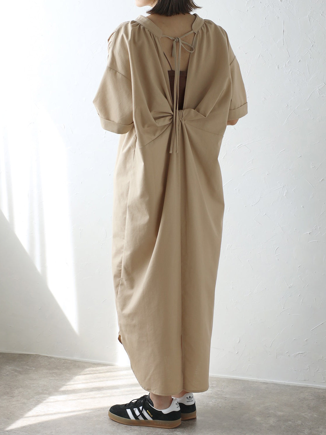 Back design V-neck dress