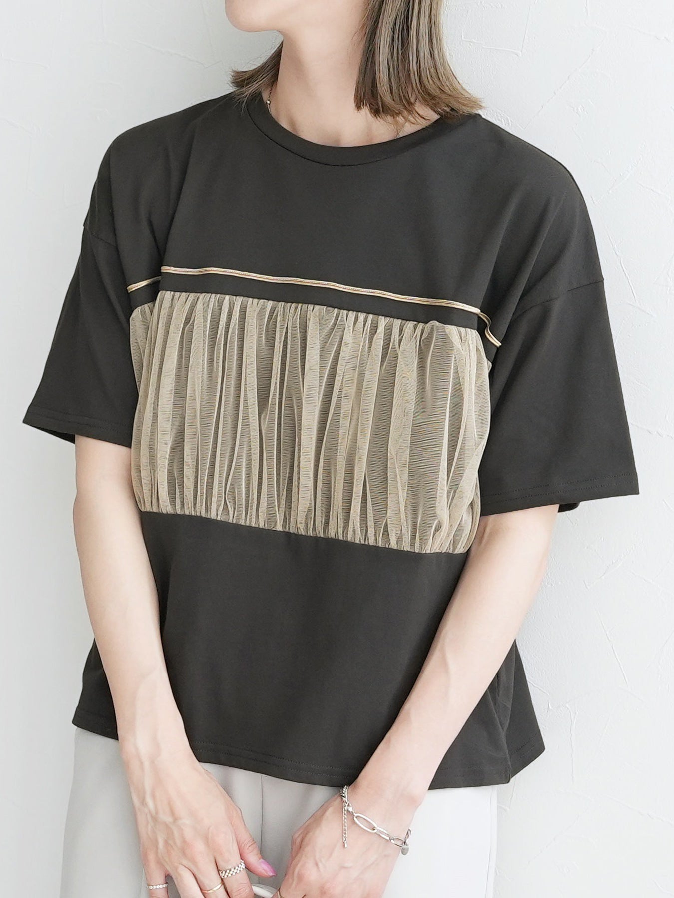 Tulle-switched loose T-shirt in 2 colors