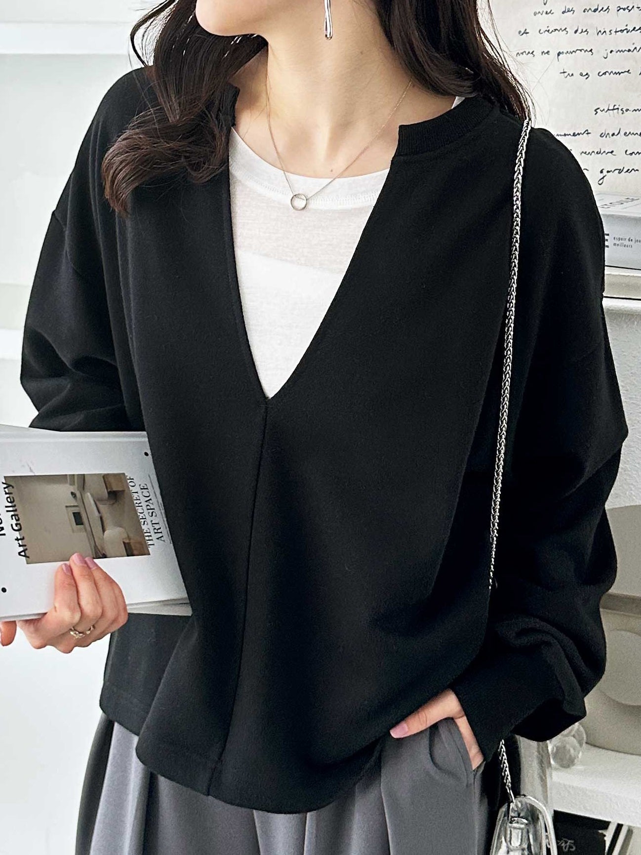 Deep V-neck sweatshirt pullover (2 colors)