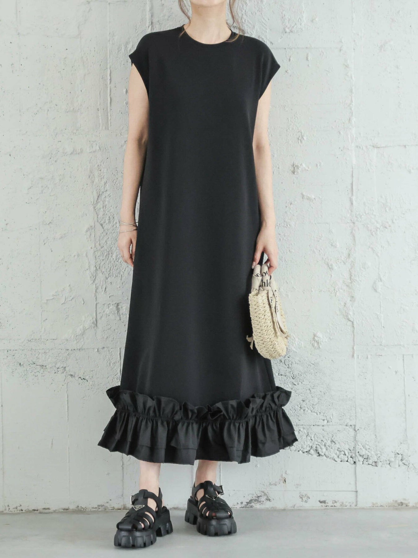 Frill hem dress in 4 colors